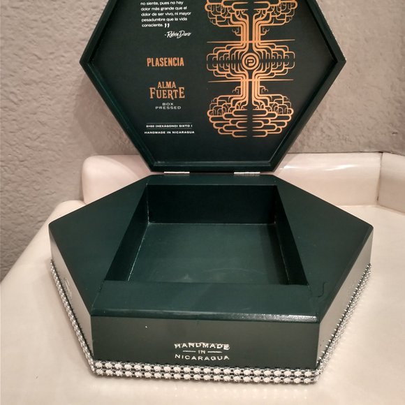 Suenos de Saundra Upcycled ALMA FUERTE Cigar Box, Storage Box, Accent Piece - Picture 12 of 14